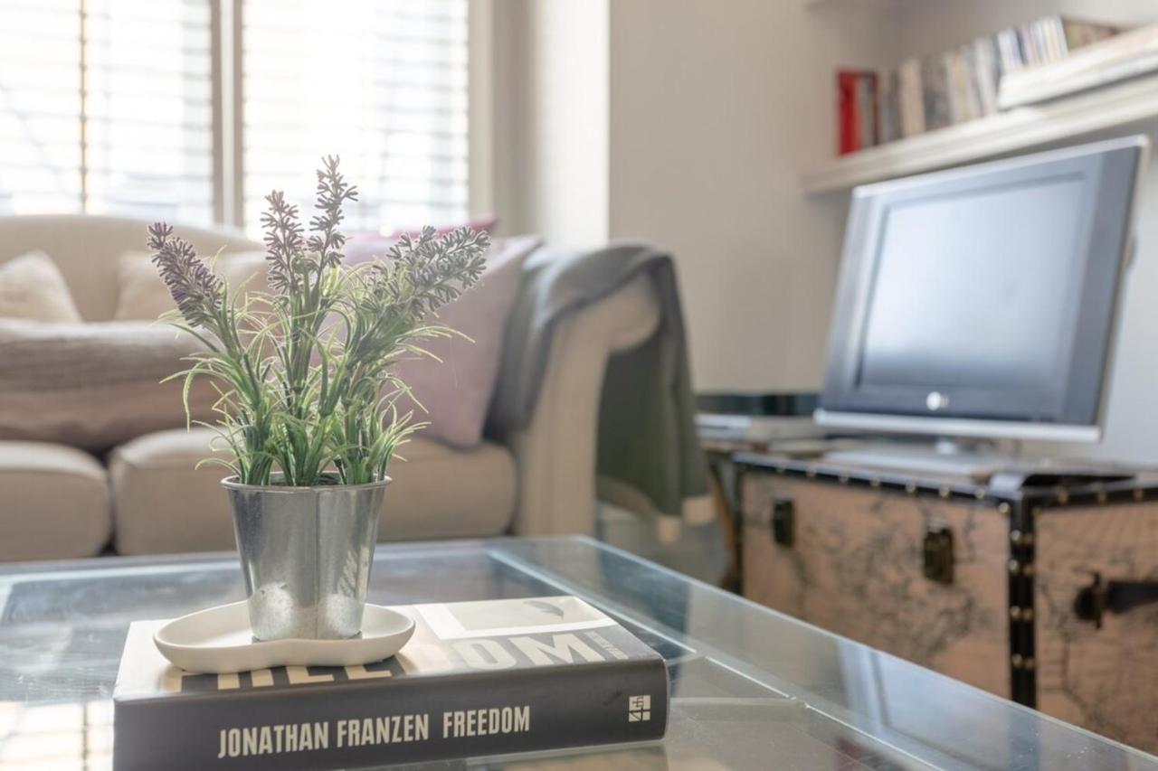Stylish 1 Bed Apartment Near Battersea Park Лондон Екстериор снимка