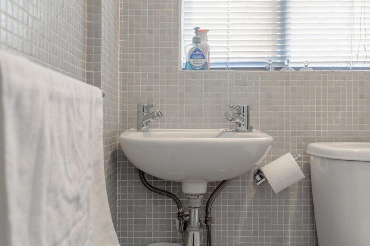 Stylish 1 Bed Apartment Near Battersea Park Лондон Екстериор снимка